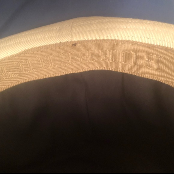 Burberry woman hat for sale. - Picture 4 of 5